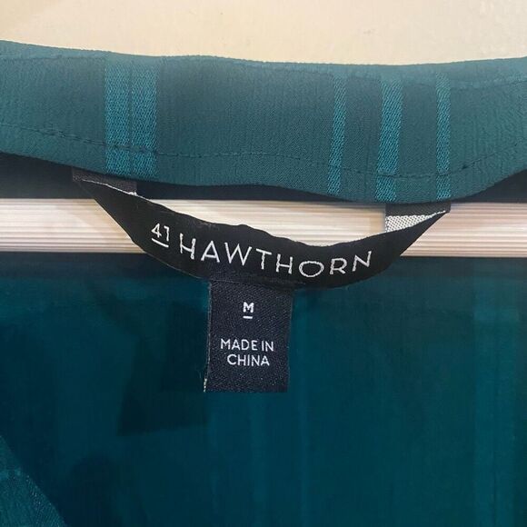41 Hawthorne green vneck flowy sleeve medium - Picture 5 of 5